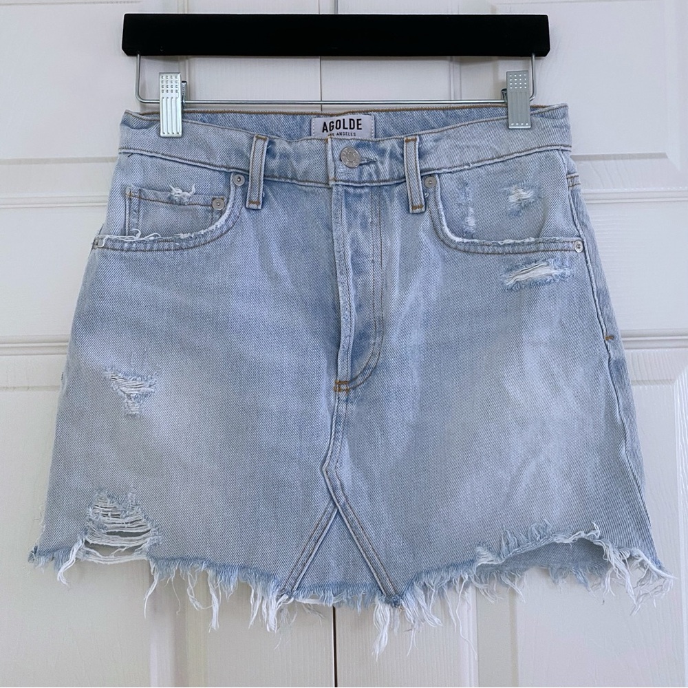 AGOLDE Quinn Denim Mini Skirt 26 Vega Light Wash Distressed Raw Hem A068E-773